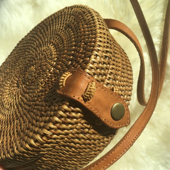 Bagus Woven Circular Ata Grass Crossbody Bag - Picture 3 of 6